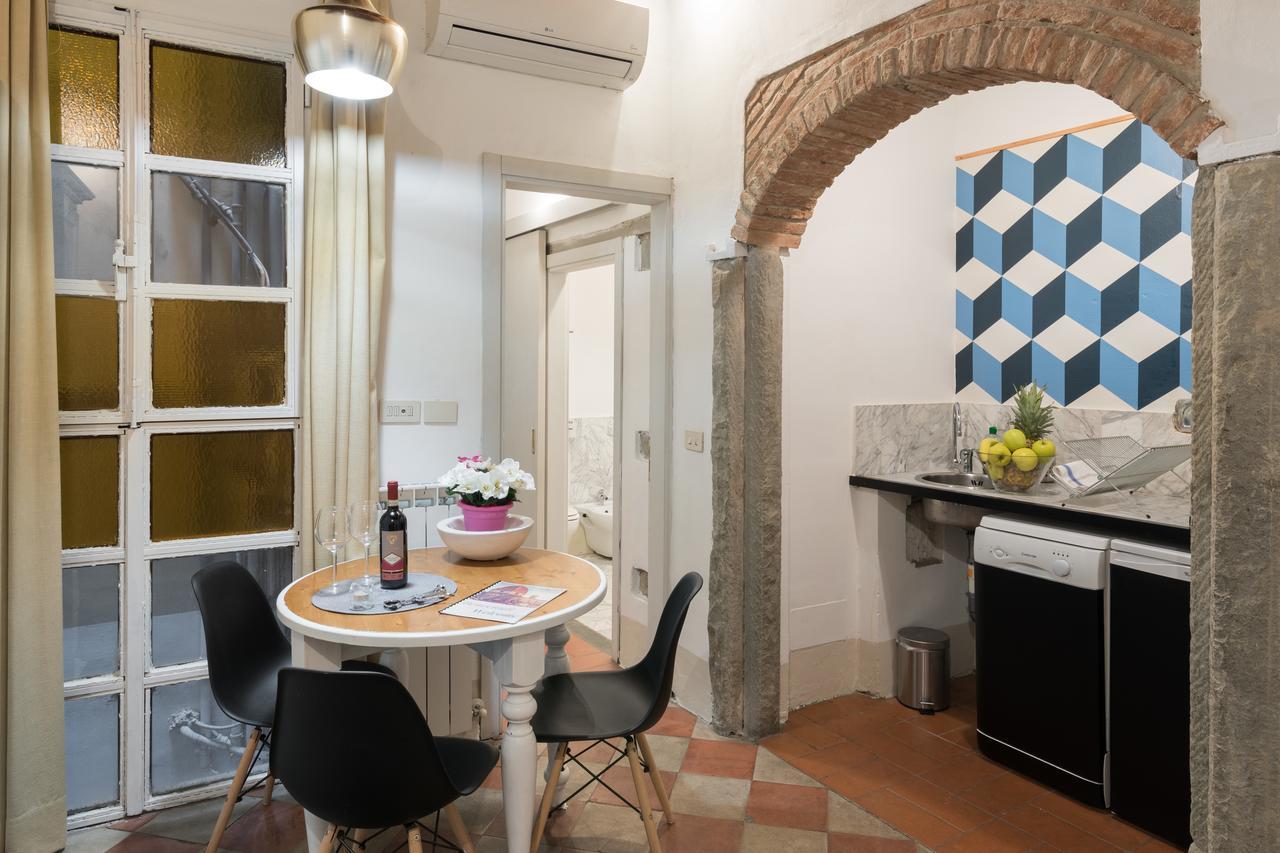 F7 - Santa Croce One Bedroom Flat For 2 Or 3 Guests ฟลอเรนซ์ ภายนอก รูปภาพ