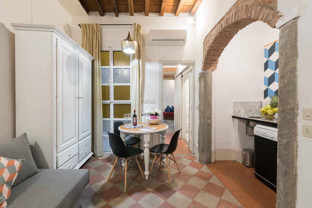 F7 - Santa Croce One Bedroom Flat For 2 Or 3 Guests ฟลอเรนซ์ ภายนอก รูปภาพ