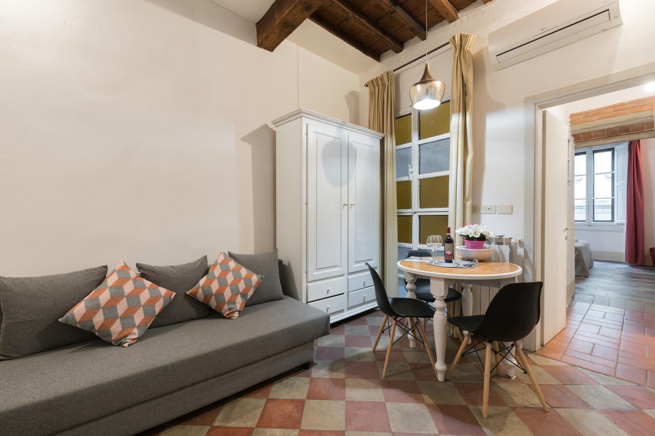 F7 - Santa Croce One Bedroom Flat For 2 Or 3 Guests ฟลอเรนซ์ ภายนอก รูปภาพ